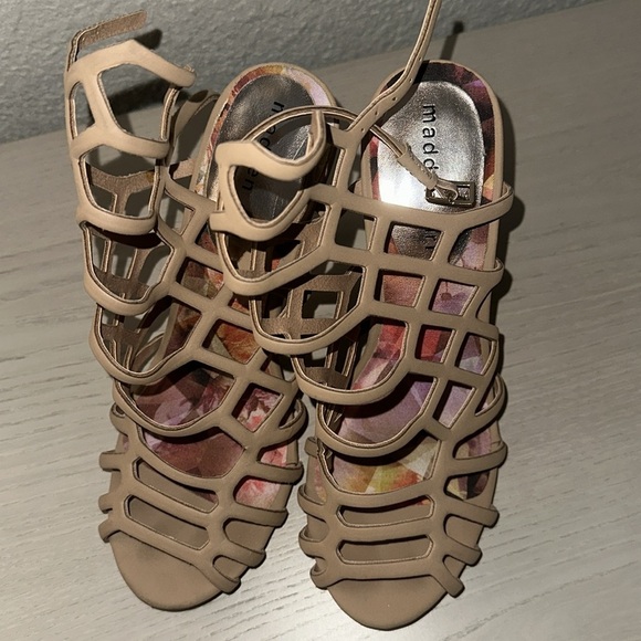 Madden girl Women's Tan Strappy Heels size 7.5 - Picture 3 of 5